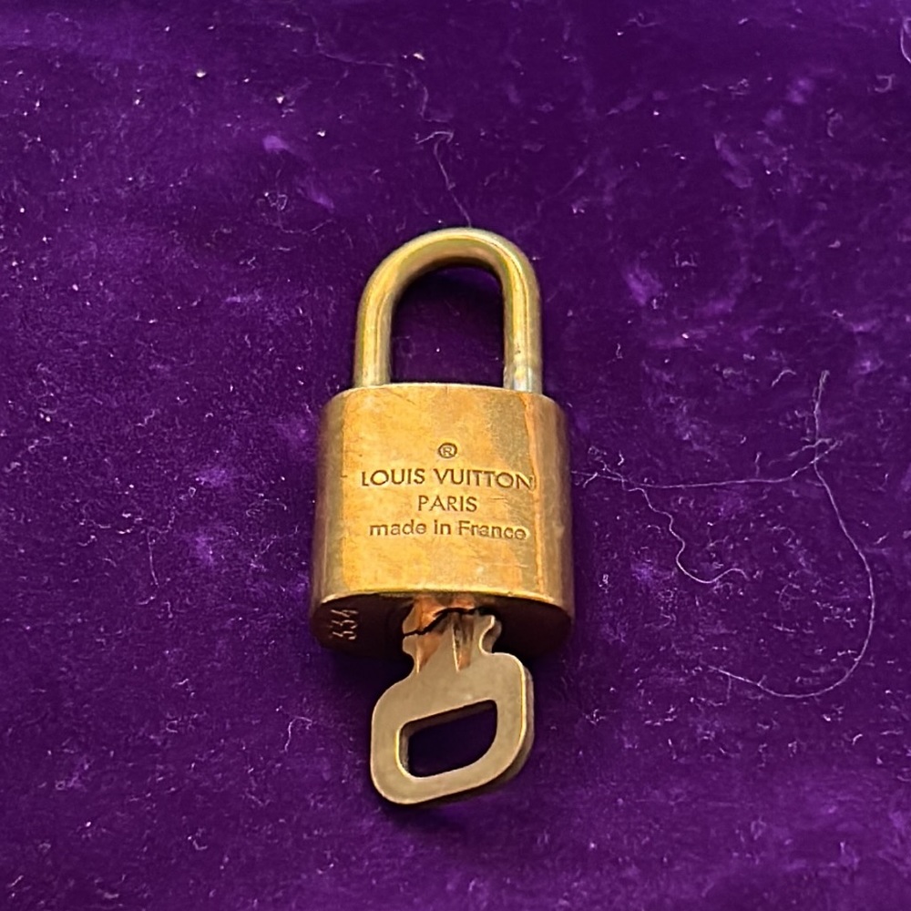 #️⃣3️⃣3️⃣4️⃣ Authentic LV Lock & Key - Picture 9 of 9